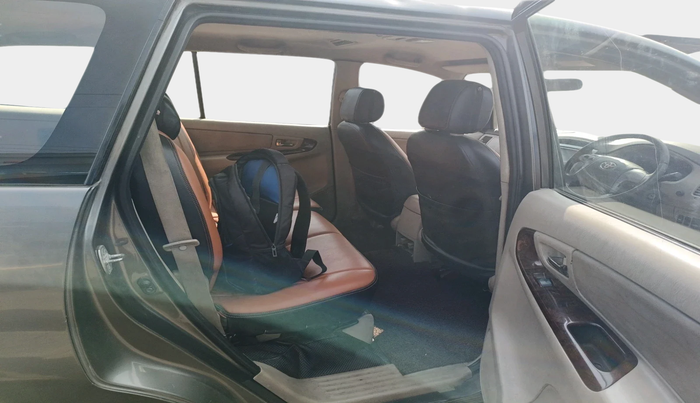 2013 Toyota Innova 2.5 VX 8 STR, Diesel, Manual, 3,54,960 km, interior