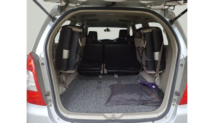 2014 Toyota Innova 2.5 GX 8 STR, Diesel, Manual, 1,11,458 km, exterior