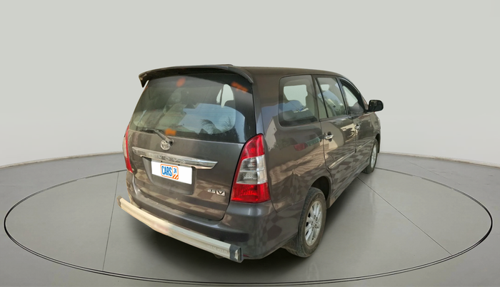 2012 Toyota Innova VX 2.5 8 STR, Diesel, Manual, 2,18,871 km, exterior