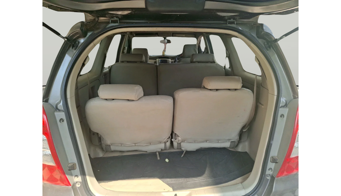 2012 Toyota Innova VX 2.5 8 STR, Diesel, Manual, 2,18,871 km, exterior