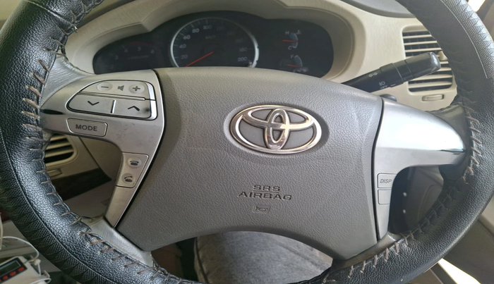 2012 Toyota Innova VX 2.5 8 STR, Diesel, Manual, 2,18,871 km, interior