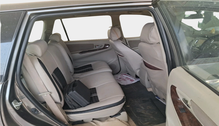 2012 Toyota Innova VX 2.5 8 STR, Diesel, Manual, 2,18,871 km, interior