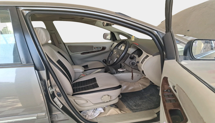 2012 Toyota Innova VX 2.5 8 STR, Diesel, Manual, 2,18,871 km, interior