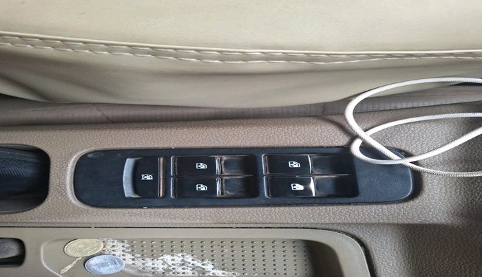 2017 Mahindra TUV300 T8 AMT, Diesel, Automatic, 1,43,431 km, interior