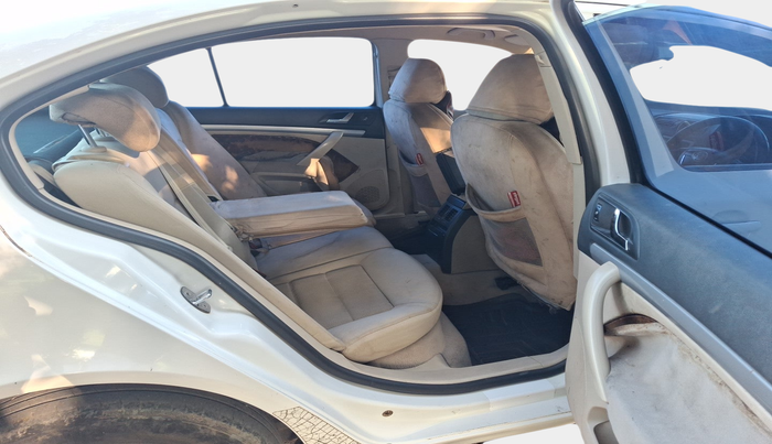 2010 Skoda Laura AMBIENTE 1.9 TDI MT, Diesel, Manual, 2,68,062 km, interior