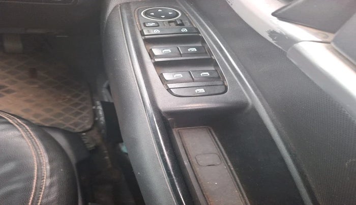 2020 KIA SONET HTK PLUS 1.2, Petrol, Manual, 1,25,720 km, interior