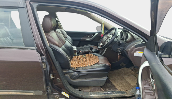 2015 Mahindra XUV500 W8, Diesel, Manual, 1,19,007 km, interior