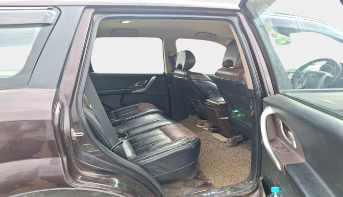 2015 Mahindra XUV500 W8, Diesel, Manual, 1,19,007 km, interior