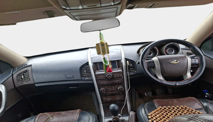 2015 Mahindra XUV500 W8, Diesel, Manual, 1,19,007 km, interior