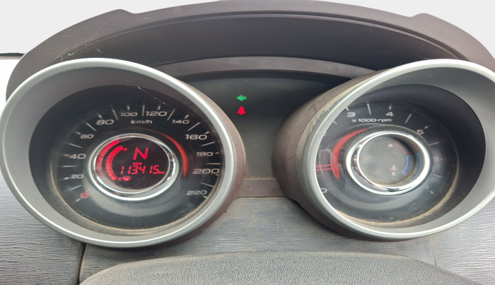 2015 Mahindra XUV500 W8, Diesel, Manual, 1,19,007 km, interior