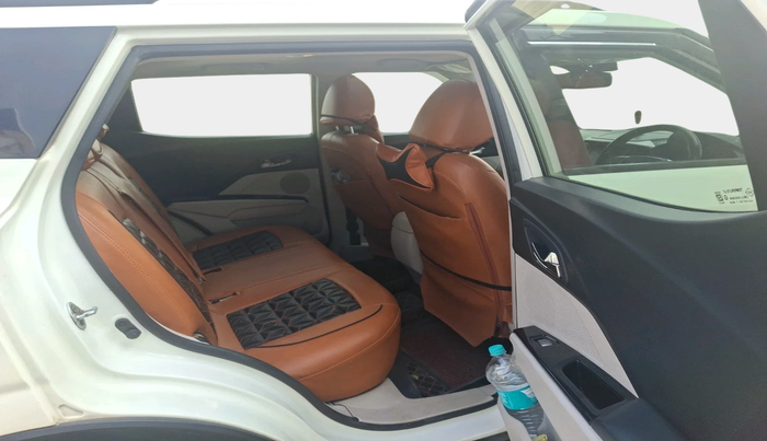 2020 Mahindra XUV300 W8 (O) 1.5 DIESEL, Diesel, Manual, 1,12,236 km, interior