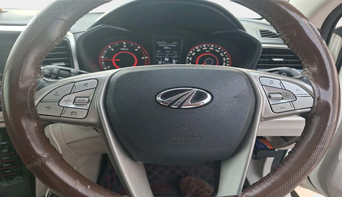 2020 Mahindra XUV300 W8 (O) 1.5 DIESEL, Diesel, Manual, 1,12,236 km, interior