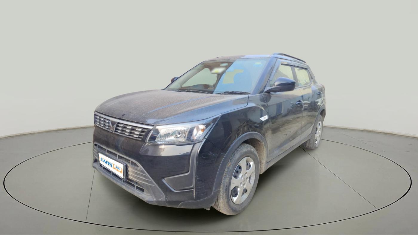 2024 Mahindra XUV300 W6 1.2 PETROL, Petrol, Manual, 20,376 km, exterior
