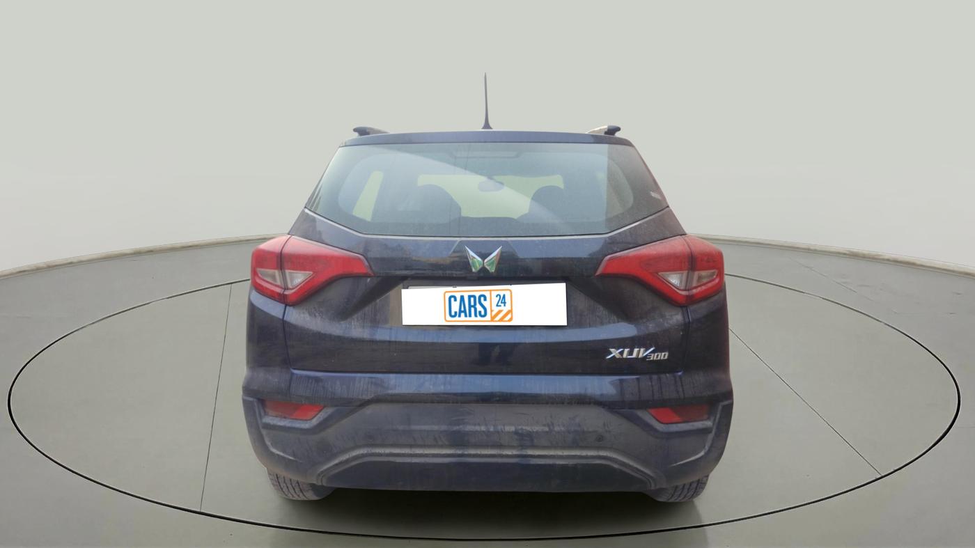 2024 Mahindra XUV300 W6 1.2 PETROL, Petrol, Manual, 20,376 km, exterior