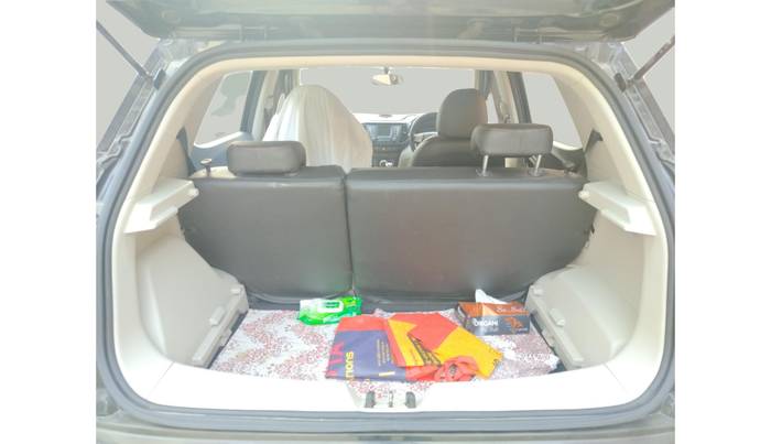 2024 Mahindra XUV300 W6 1.2 PETROL, Petrol, Manual, 20,376 km, exterior