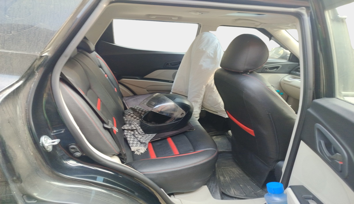 2024 Mahindra XUV300 W6 1.2 PETROL, Petrol, Manual, 20,376 km, interior