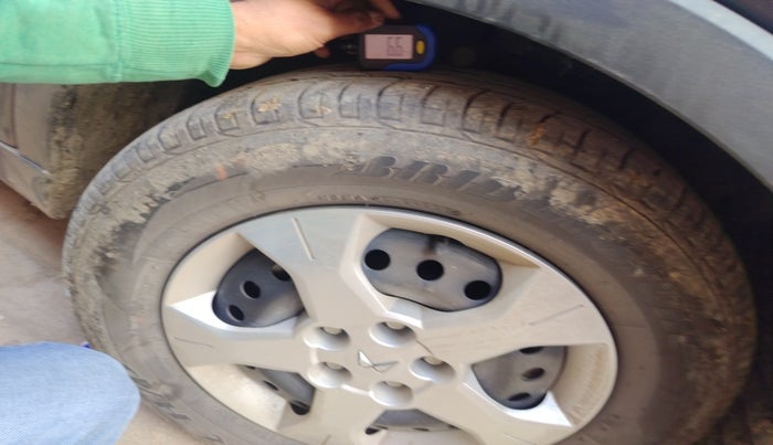 2024 Mahindra XUV300 W6 1.2 PETROL, Petrol, Manual, 20,376 km, tyre