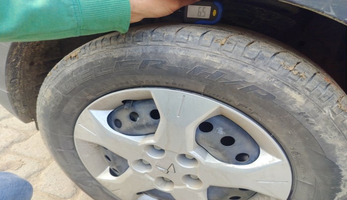 2024 Mahindra XUV300 W6 1.2 PETROL, Petrol, Manual, 20,376 km, tyre