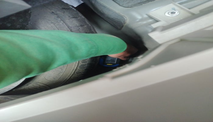 2024 Mahindra XUV300 W6 1.2 PETROL, Petrol, Manual, 20,376 km, tyre