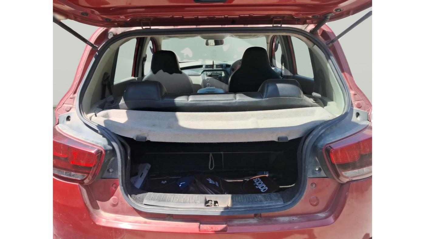 2016 Mahindra Kuv100 K4 D 6 STR, Diesel, Manual, 62,077 km, exterior