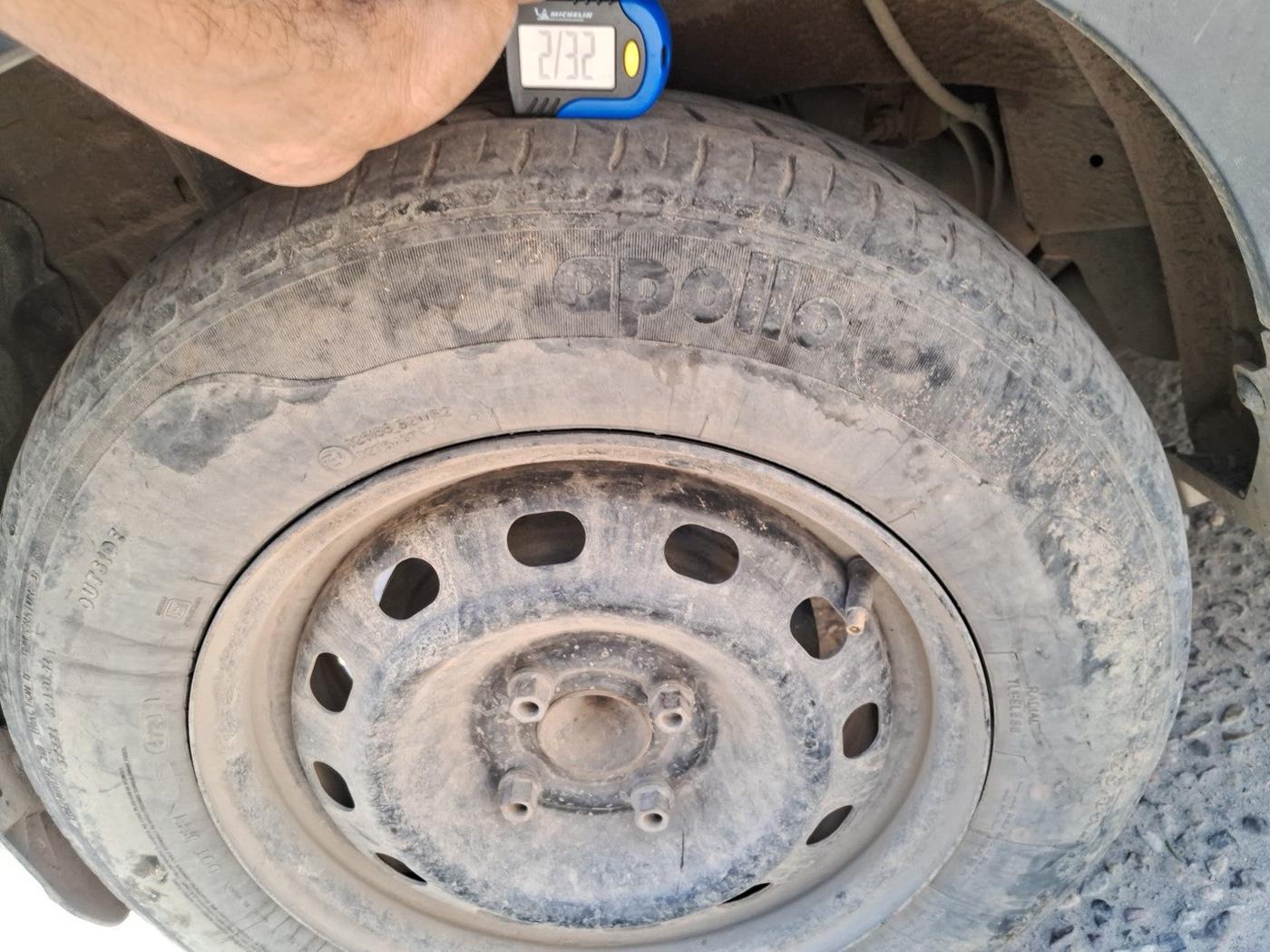 2016 Mahindra Kuv100 K4 D 6 STR, Diesel, Manual, 62,077 km, tyre