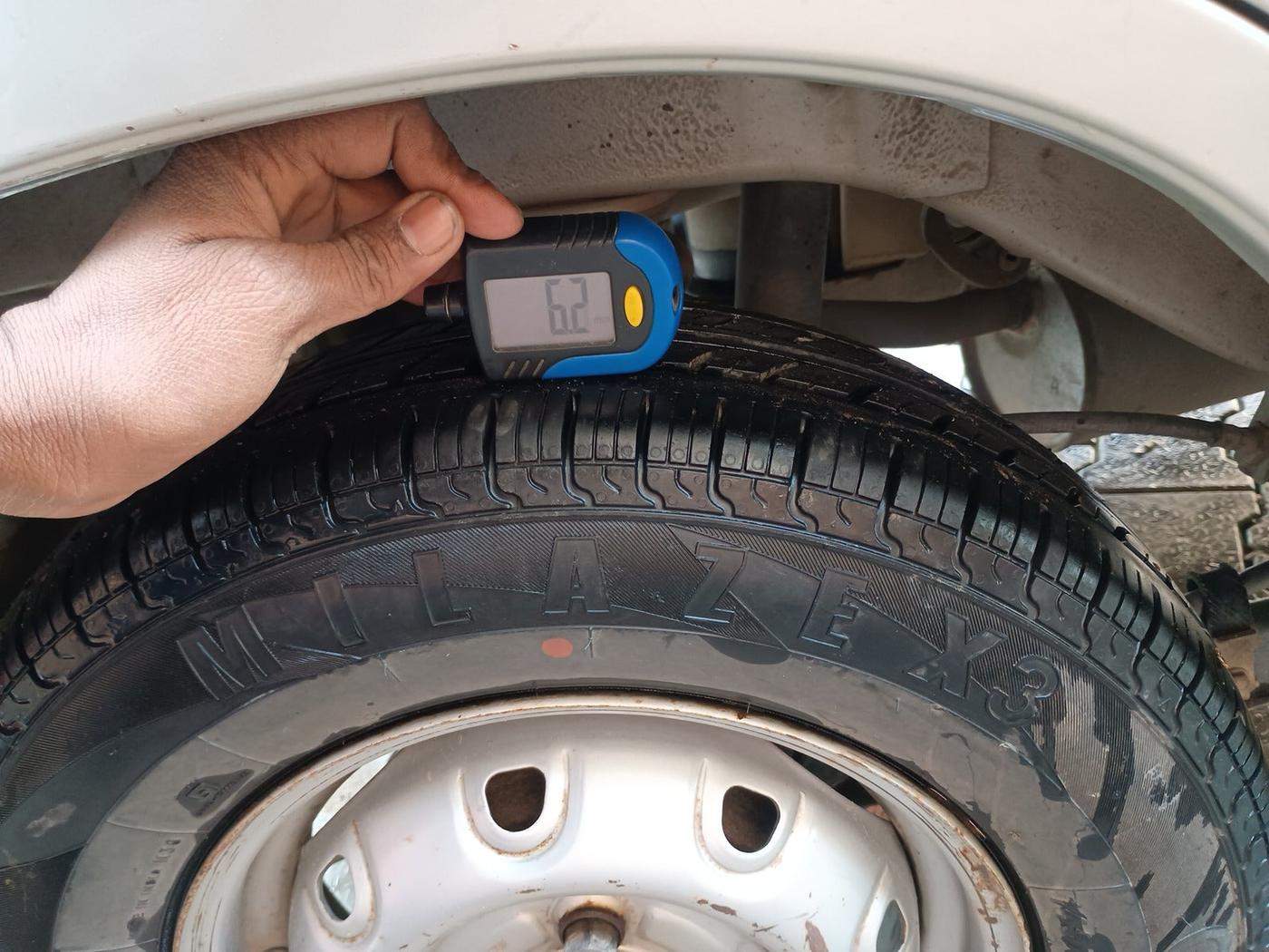 2010 Maruti Alto LXI, Petrol, Manual, 72,072 km, tyre