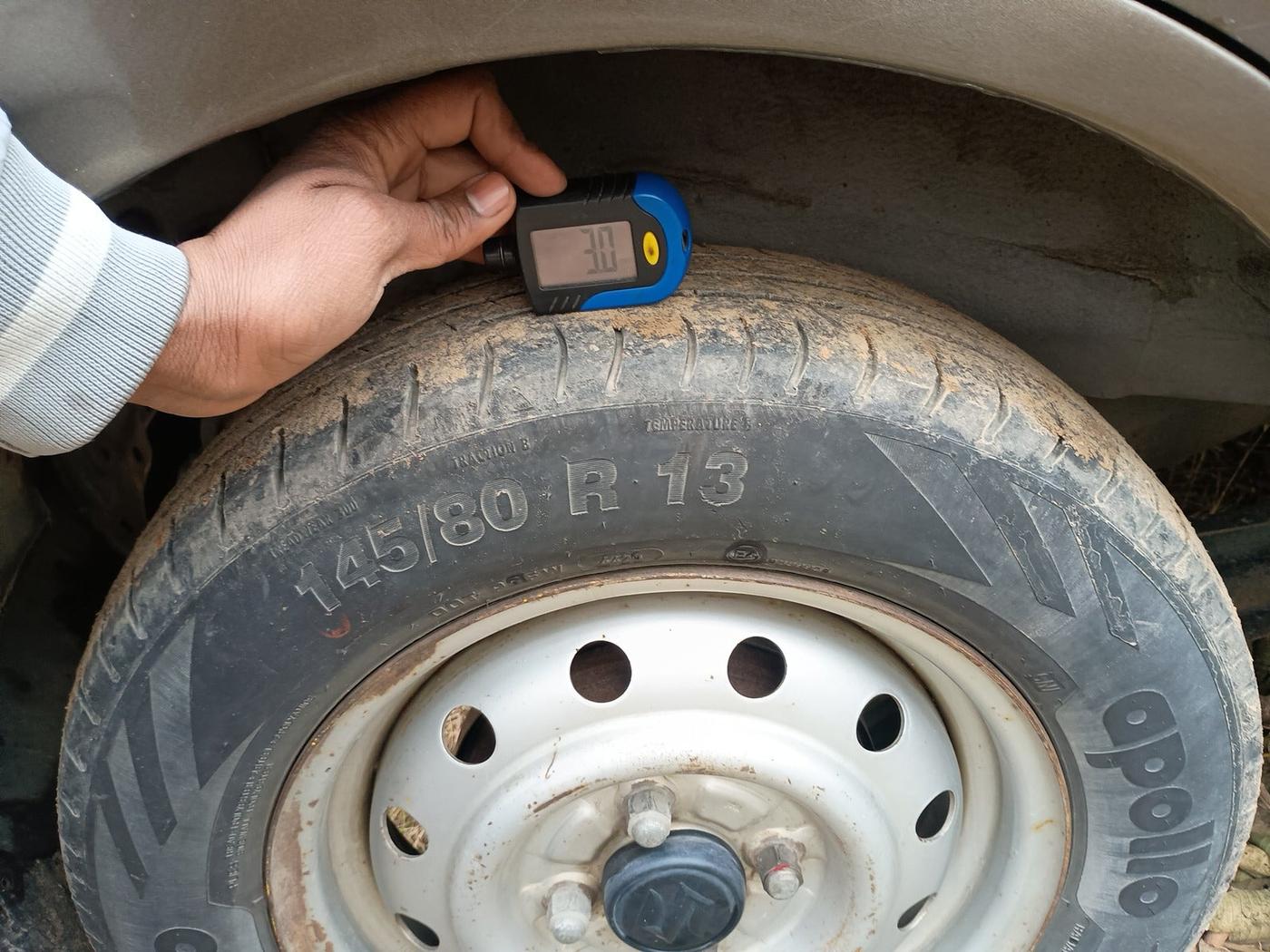 2010 Maruti Wagon R 1.0 LXI, Petrol, Manual, 1,24,073 km, tyre