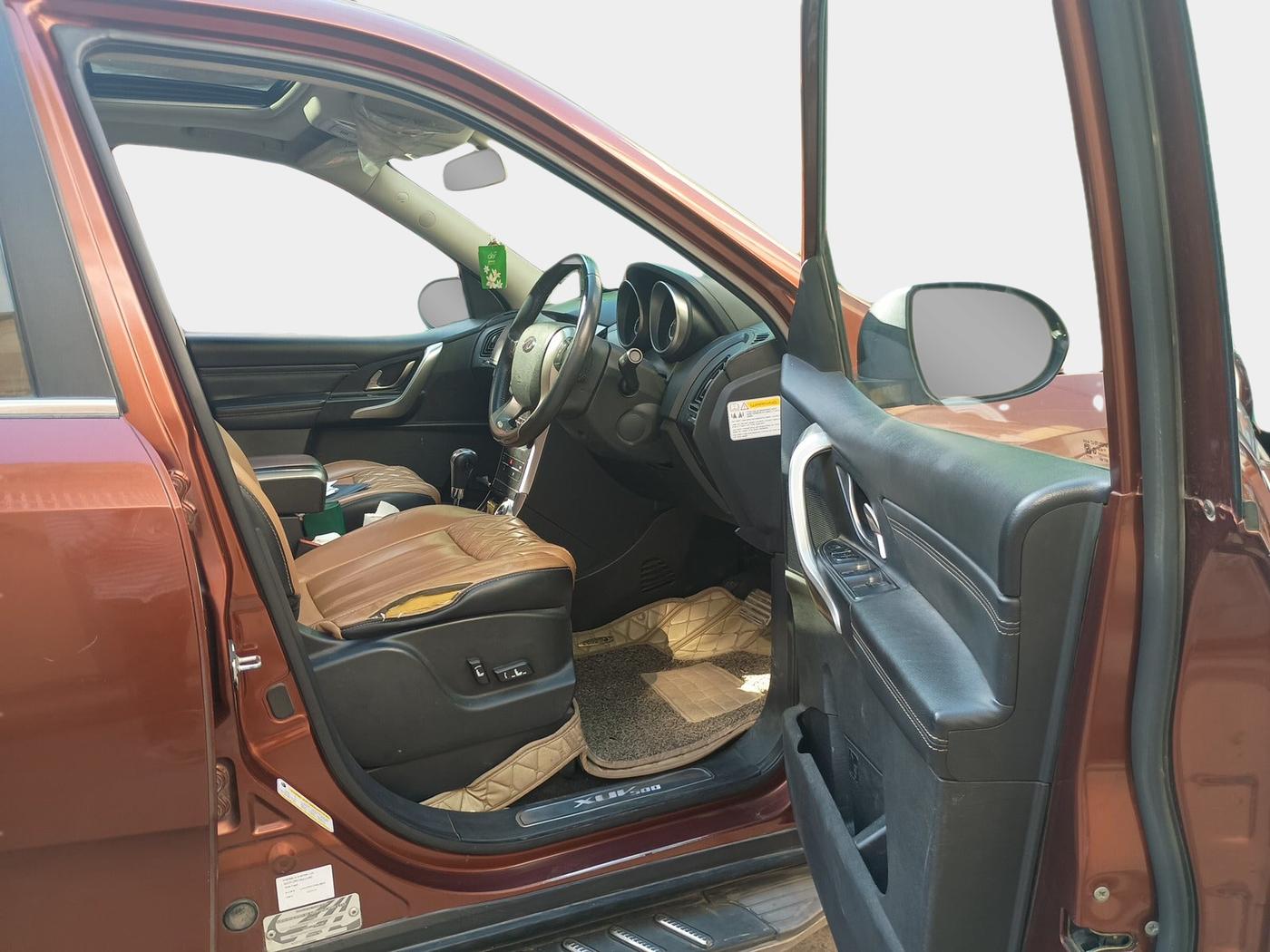 2019 Mahindra XUV500 W11 AT, Diesel, Automatic, 72,162 km, interior