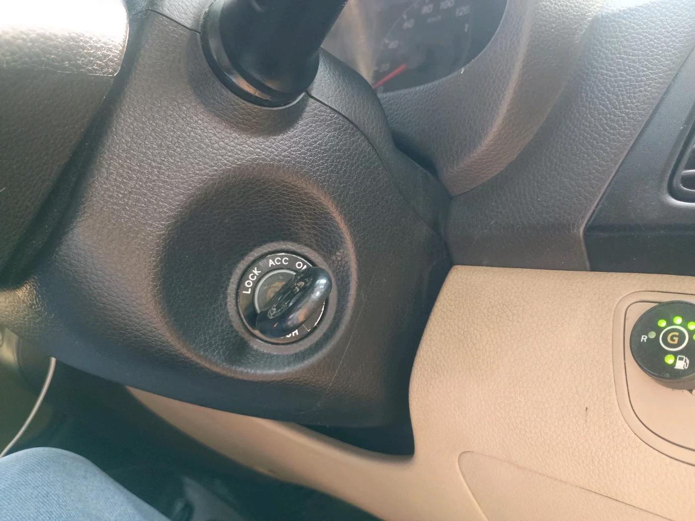 2013 Hyundai Eon D-LITE+, CNG, Manual, 1,05,766 km, interior