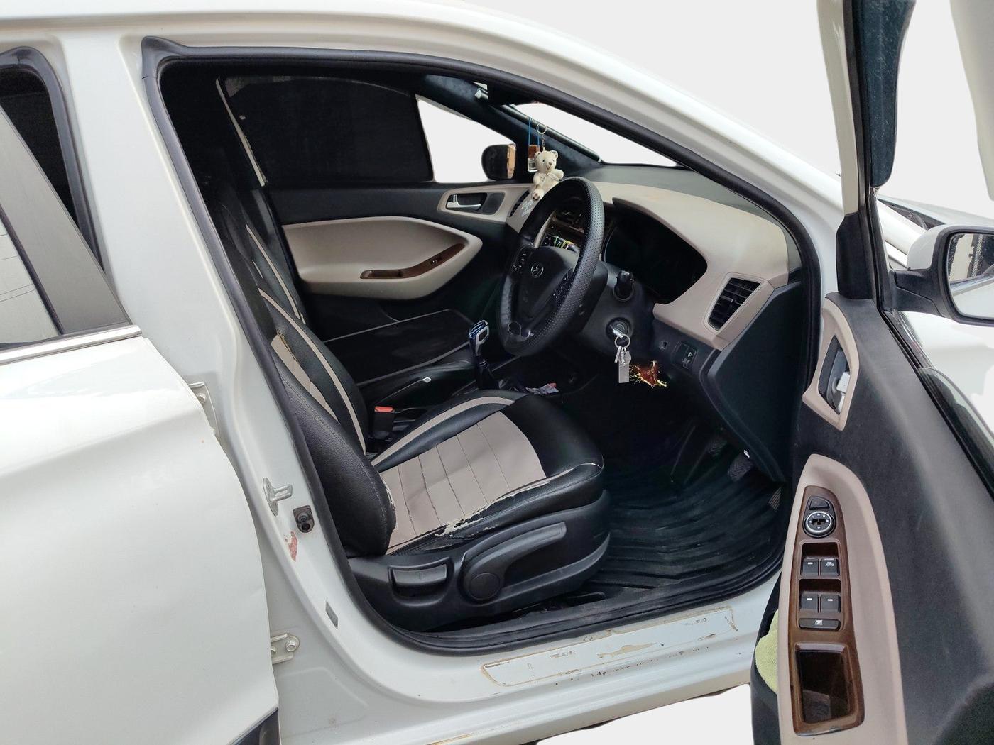 2015 Hyundai Elite i20 SPORTZ 1.2, Petrol, Manual, 1,16,321 km, interior
