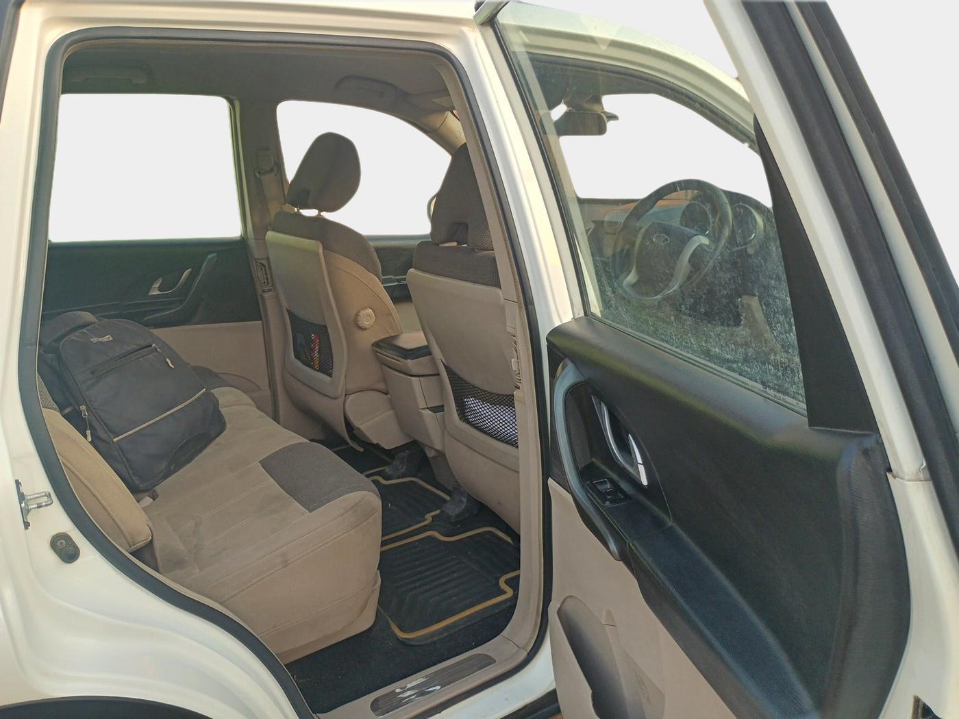 2015 Mahindra XUV500 W6, Diesel, Manual, 1,20,505 km, interior