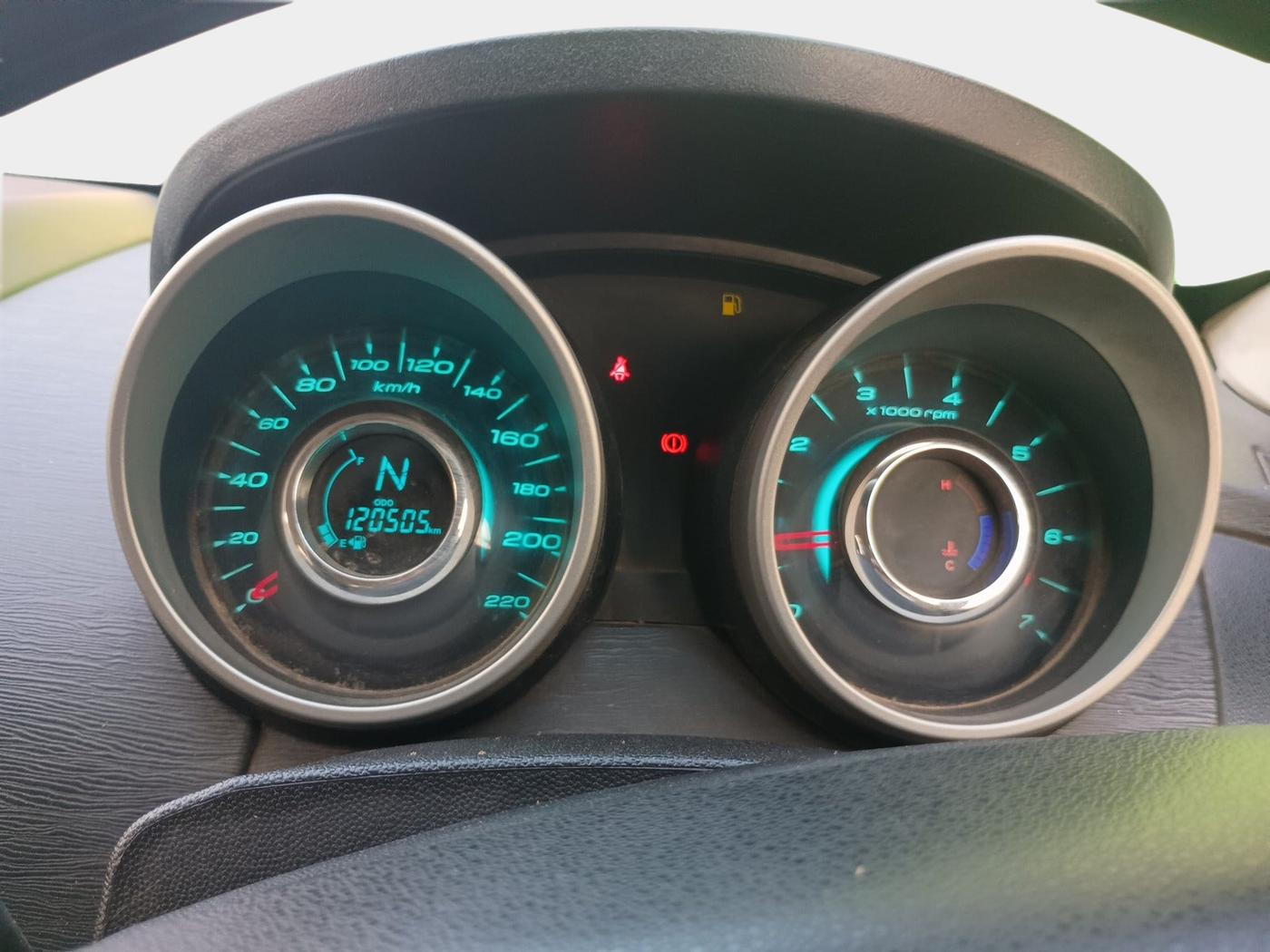 2015 Mahindra XUV500 W6, Diesel, Manual, 1,20,505 km, interior