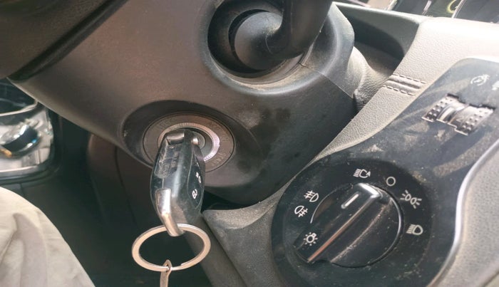 2017 Tata Hexa XT 4X2 7 STR, Diesel, Manual, 1,44,160 km, interior