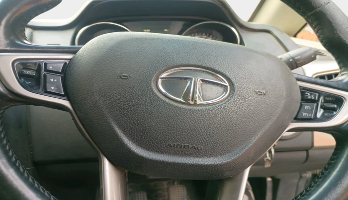 2017 Tata Hexa XT 4X2 7 STR, Diesel, Manual, 1,44,160 km, interior