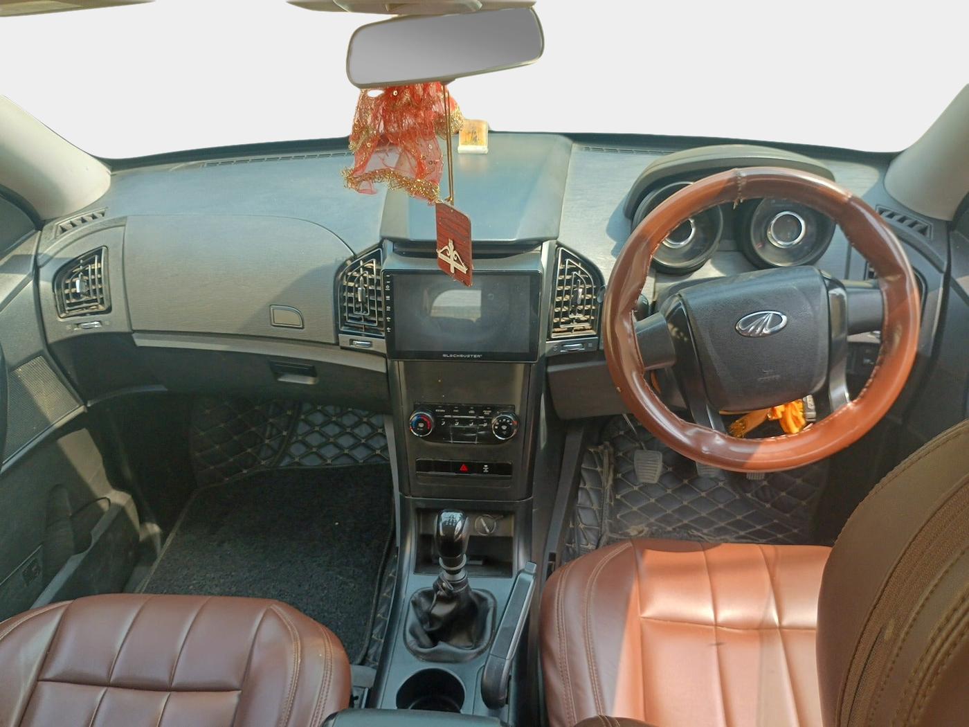 2019 Mahindra XUV500 W5, Diesel, Manual, 86,937 km, interior