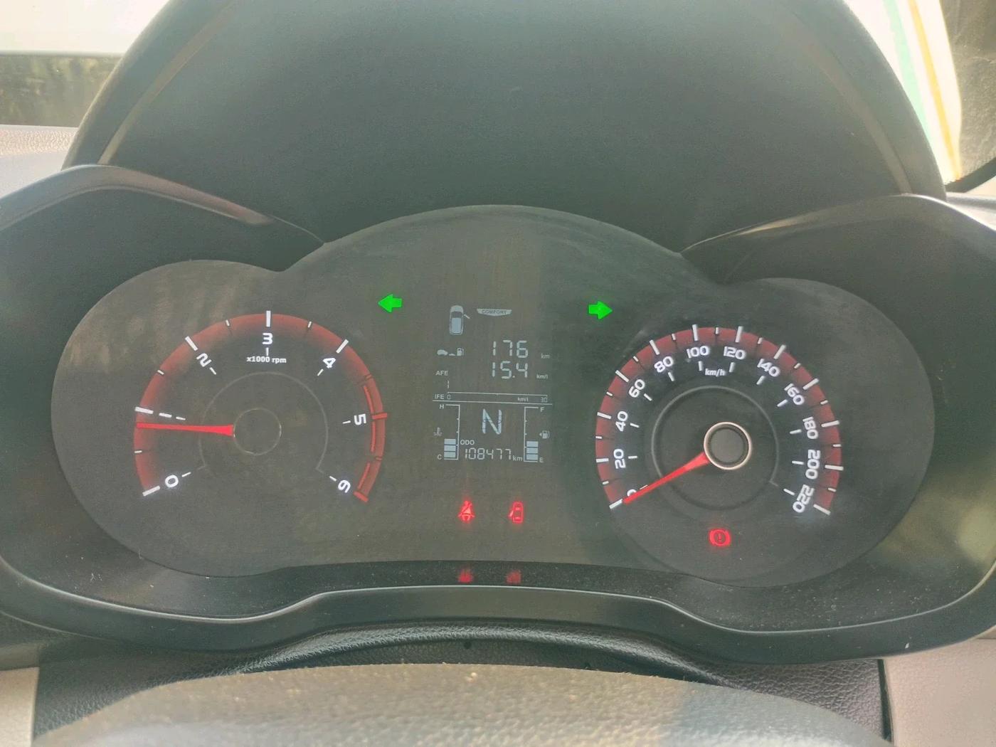 2019 Mahindra XUV300 W6 1.5 DIESEL, Diesel, Manual, 1,08,477 km, interior