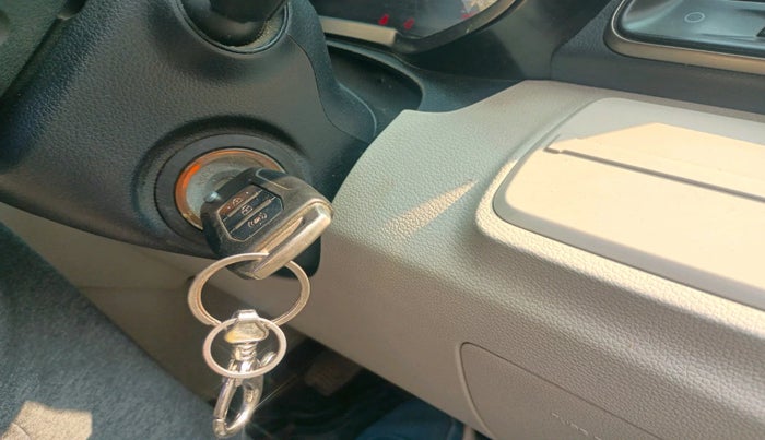 2019 Mahindra XUV300 W6 1.5 DIESEL, Diesel, Manual, 1,08,477 km, interior