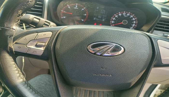 2019 Mahindra XUV300 W6 1.5 DIESEL, Diesel, Manual, 1,08,477 km, interior