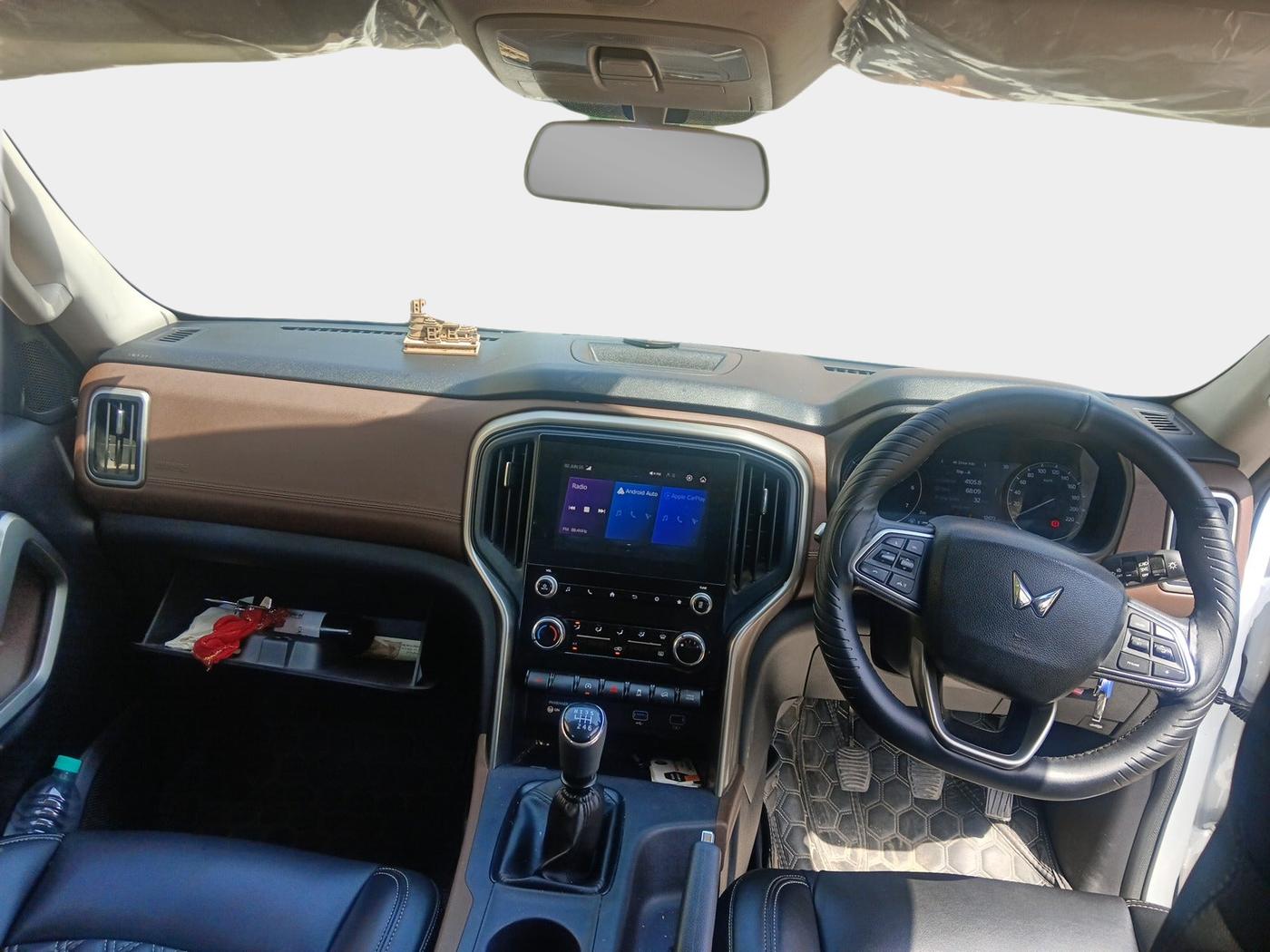 2024 Mahindra SCORPIO-N Z6 DIESEL MT 2WD 7 STR, Diesel, Manual, 12,673 km, interior