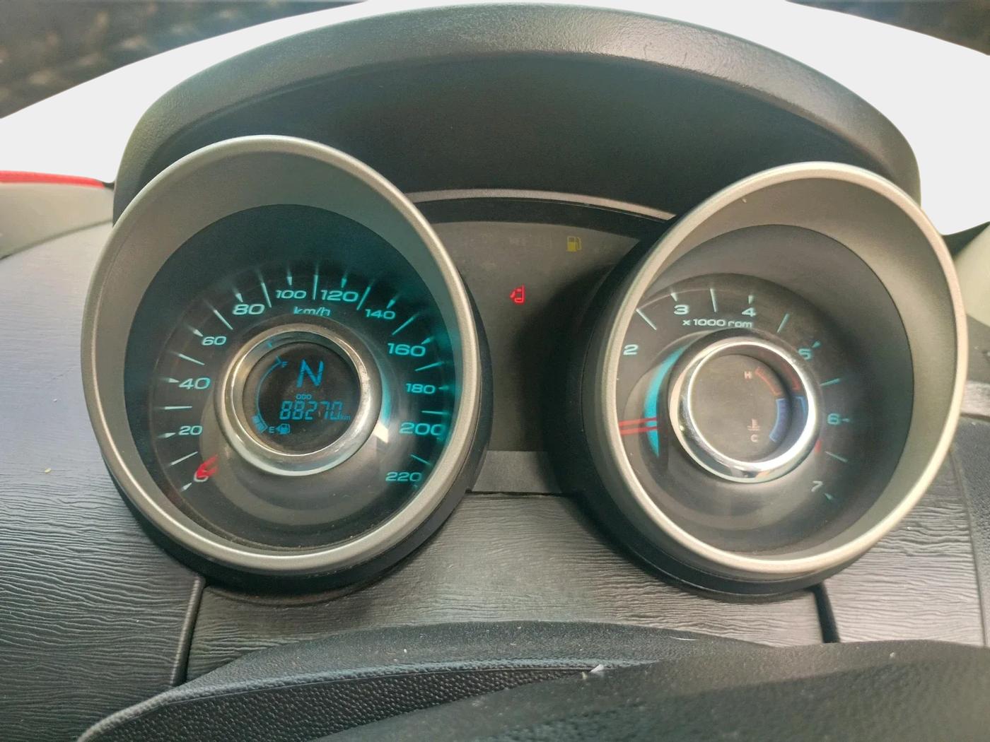 2015 Mahindra XUV500 W10, Diesel, Manual, 88,500 km, interior