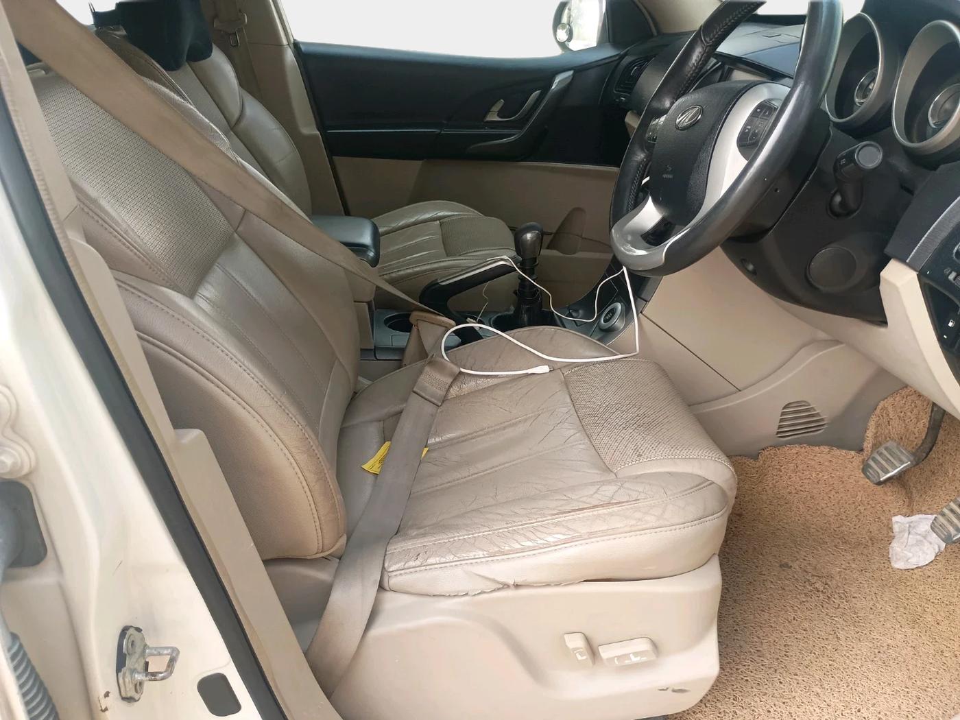 2015 Mahindra XUV500 W10, Diesel, Manual, 88,500 km, interior