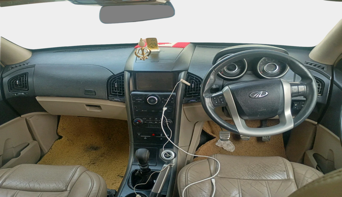 2015 Mahindra XUV500 W10, Diesel, Manual, 88,270 km, interior