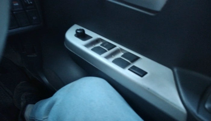 2011 Maruti Wagon R 1.0 VXI, Petrol, Manual, 99,060 km, interior