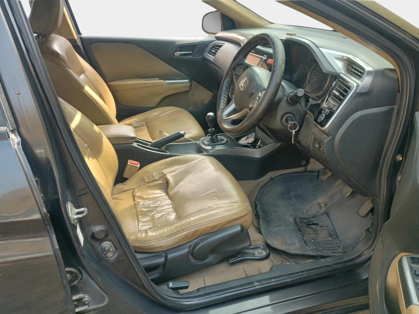 2015 Honda City 1.5L I-VTEC V MT, Petrol, Manual, 2,54,780 km, interior