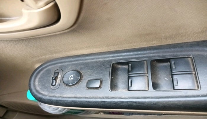 2015 Honda Amaze 1.2L I-VTEC S, CNG, Manual, 1,60,230 km, interior