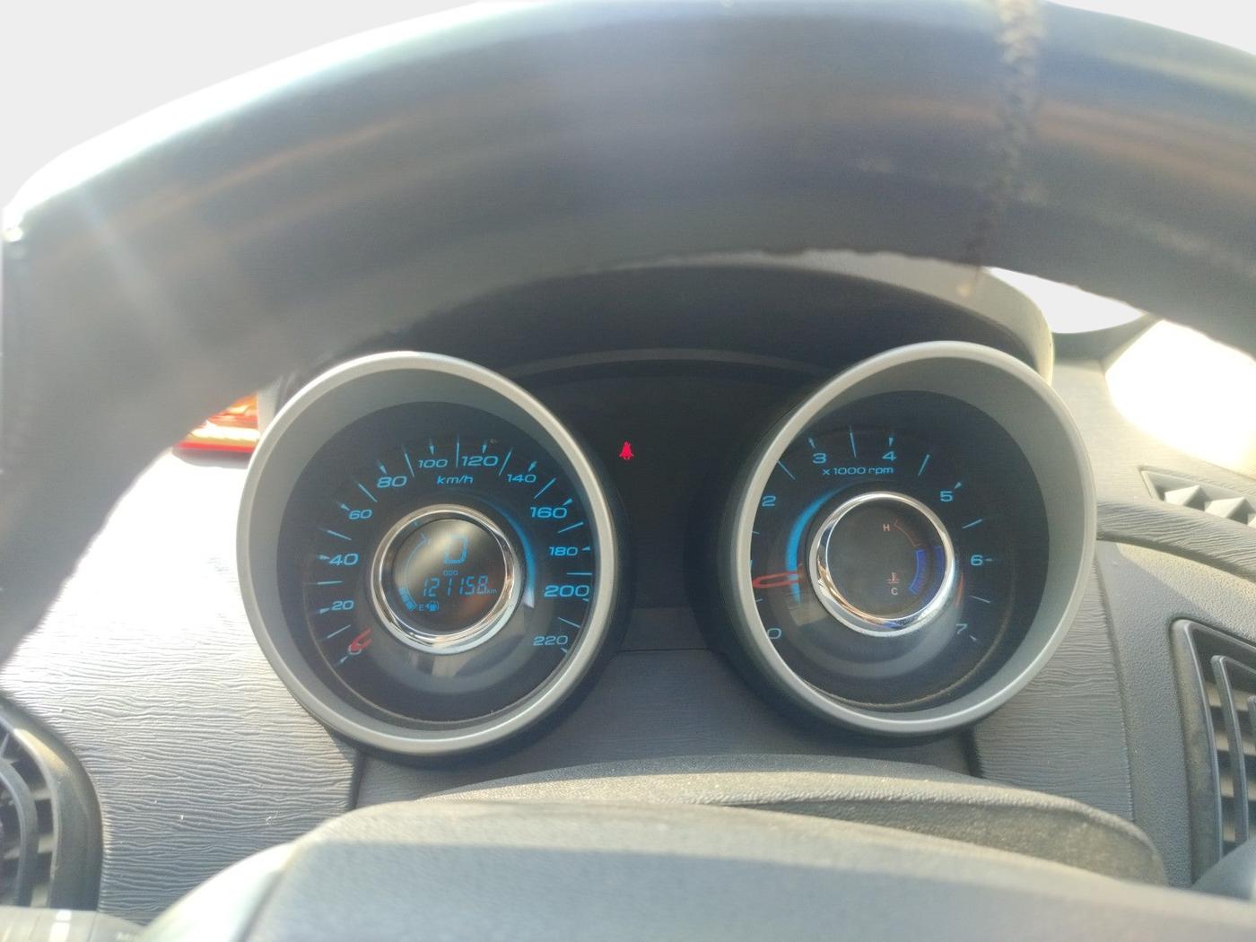2016 Mahindra XUV500 W6 AT 1.99, Diesel, Automatic, 1,35,657 km, interior