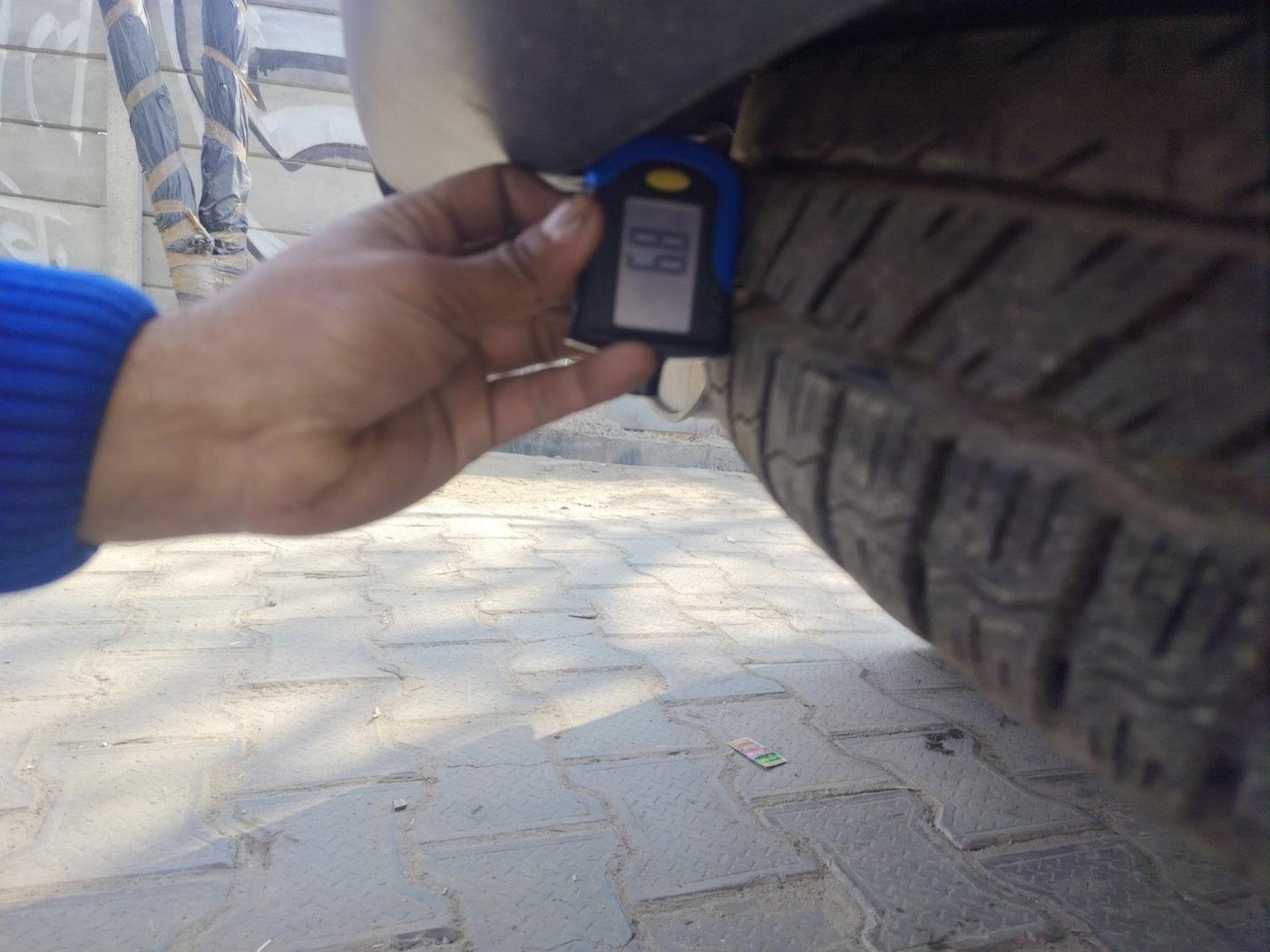 2016 Mahindra XUV500 W6 AT 1.99, Diesel, Automatic, 1,35,657 km, tyre