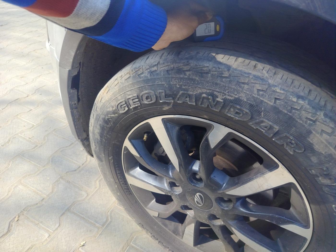 2016 Mahindra XUV500 W6 AT 1.99, Diesel, Automatic, 1,35,657 km, tyre