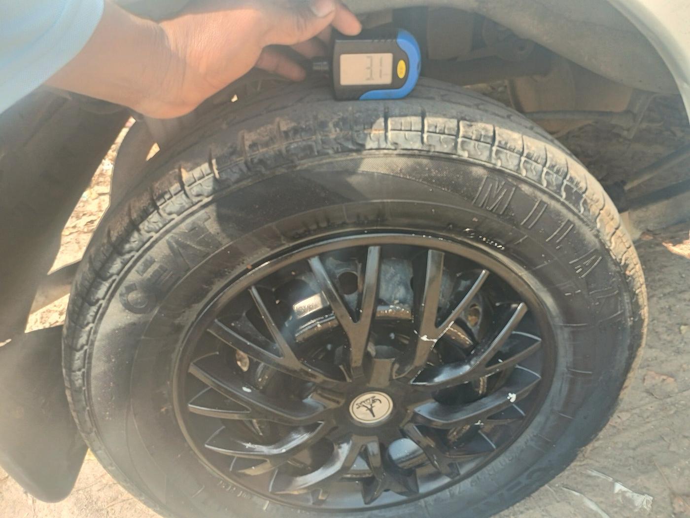 2010 Maruti Alto LXI, Petrol, Manual, 1,10,217 km, tyre
