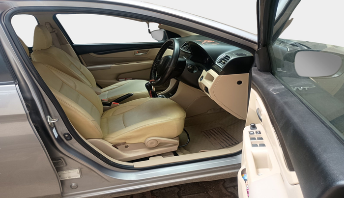 2015 Maruti Ciaz ZXI, Petrol, Manual, 2,04,661 km, interior